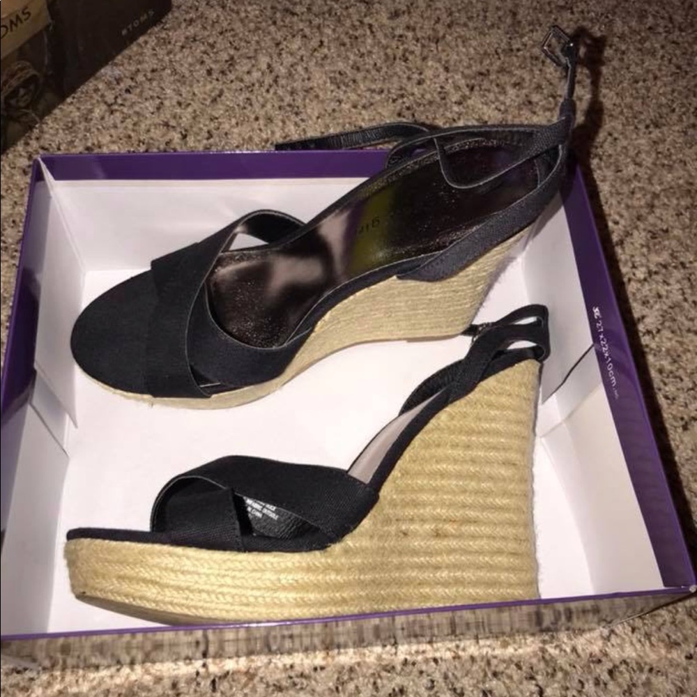 Madden Girl Wedges